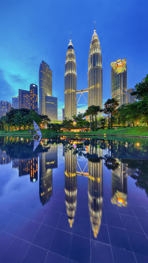 Reflection of the twin towers 25 screenshot