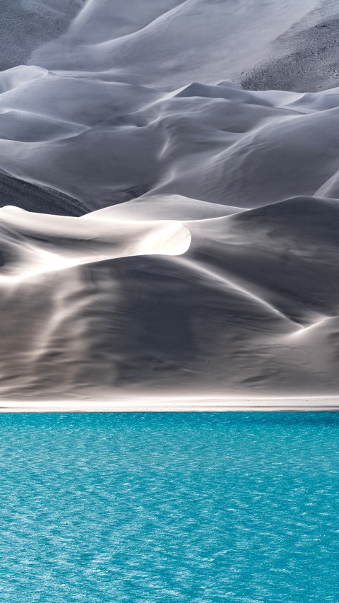 The same scenery of baisha lake is different at different screenshot
