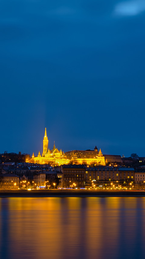 Nightscape of Budapest Danube City screenshot