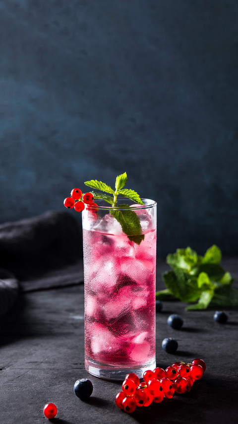 Glasscurrant Berry Water Dark Background screenshot
