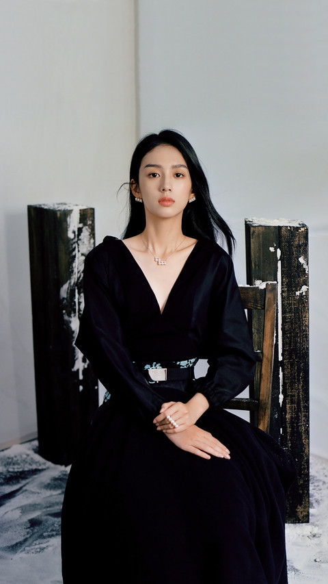 周也 英气与美貌并存 screenshot