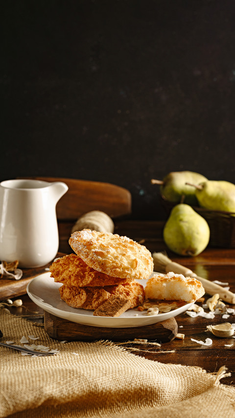 Coconut biscuits with coconut and pears screenshot