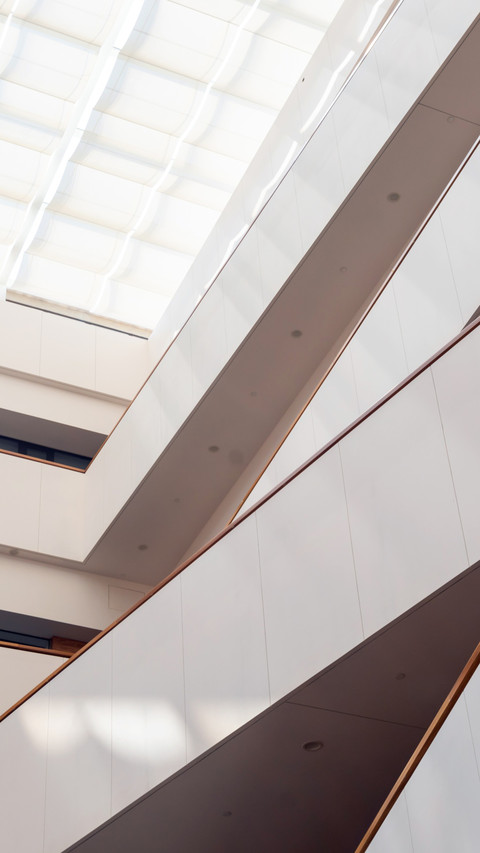 The hospitals ceiling corridor is transparent screenshot