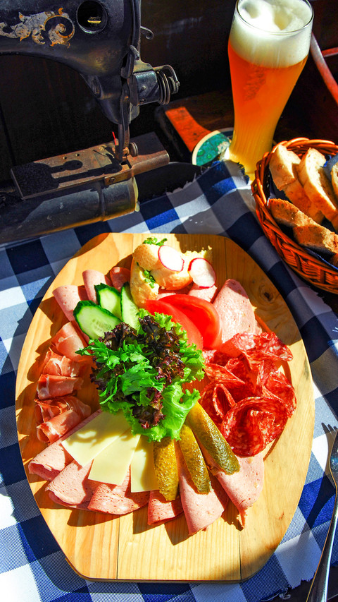 Delicious German sausages paired with beer screenshot