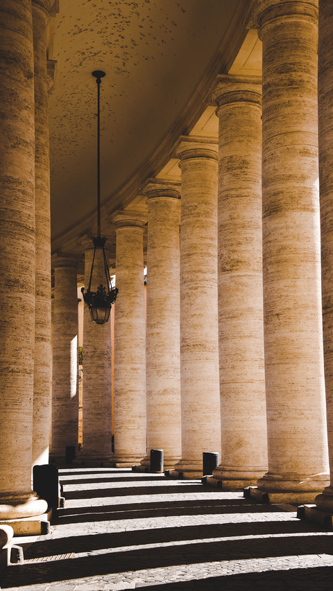 European architectural aesthetics screenshot