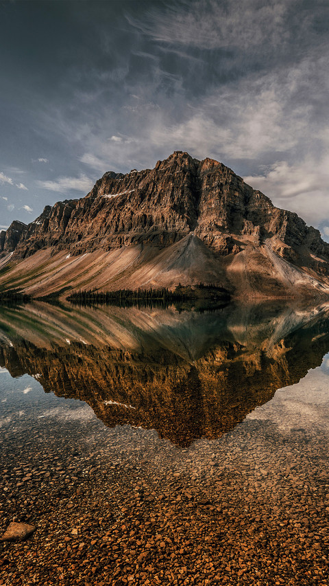 Mountain mirror surface screenshot