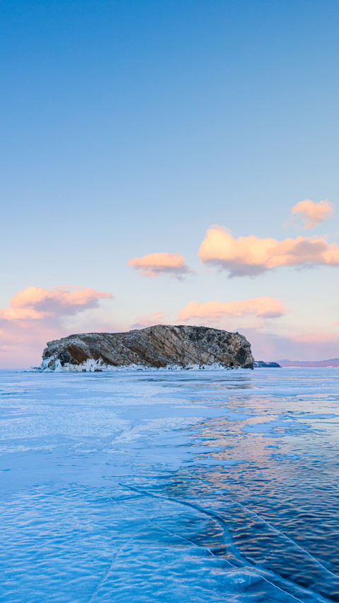 The popular sights of Lake Baikal in Russia screenshot