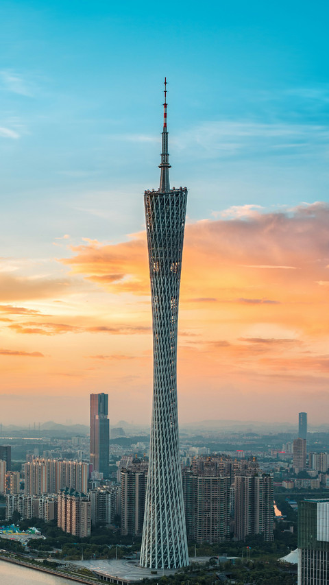 High Tower And Skyline in The City screenshot