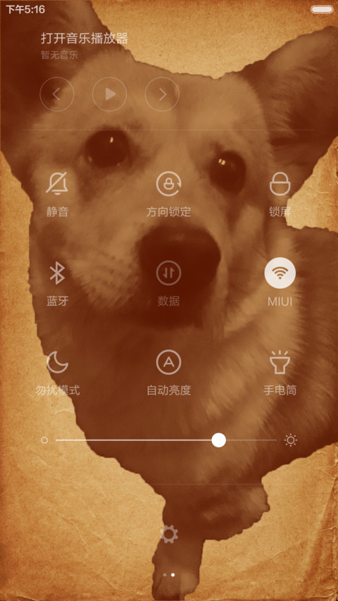 【哈宝】我是你的小小狗（双锁屏壁纸+蒲公英动态特效+纸片图标） screenshot