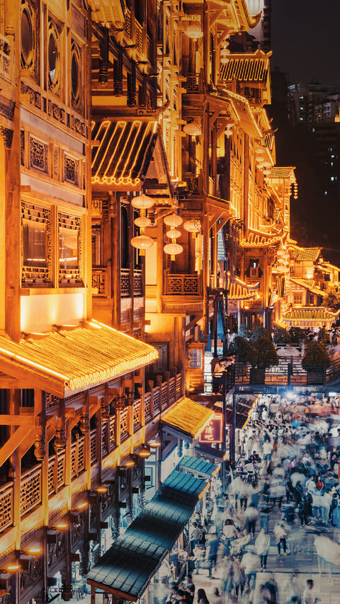 A Commercial Street With Many Tourists screenshot