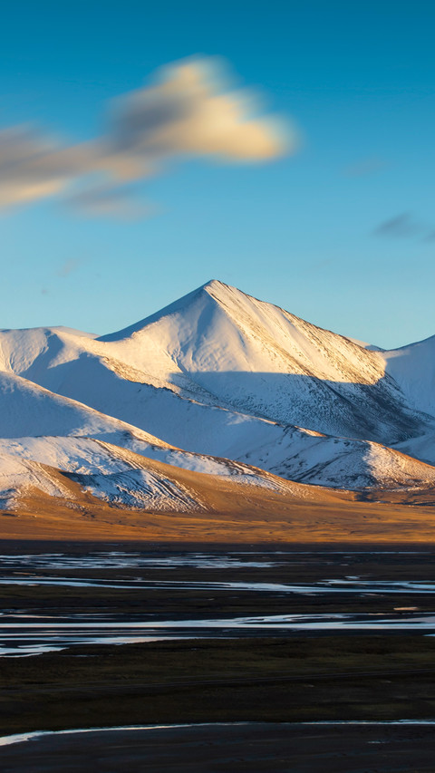 Scenery of the Tuotuo River in Tibet, China screenshot