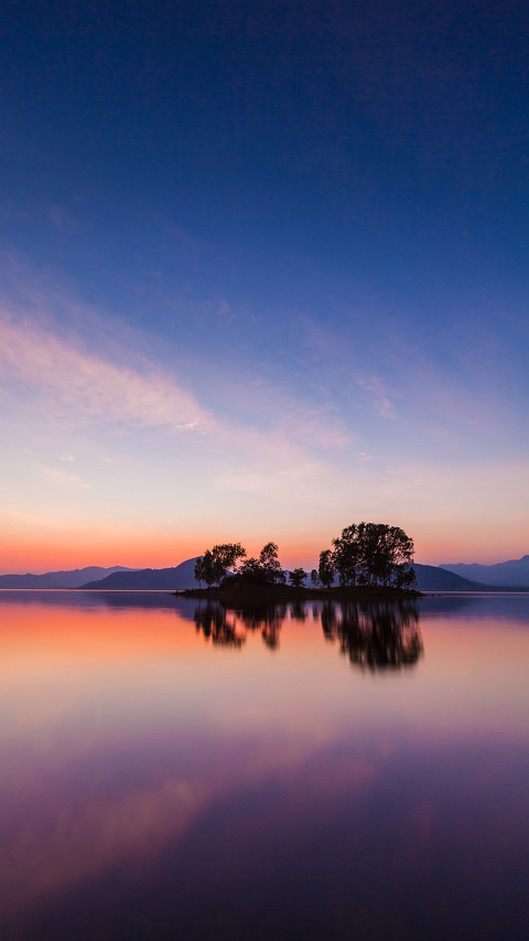 Sunset scene with mirror reflection on a tropical sea screenshot