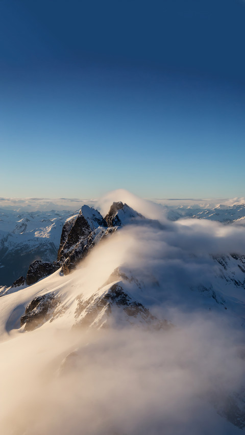 Overlooking the snow-capped mountains screenshot