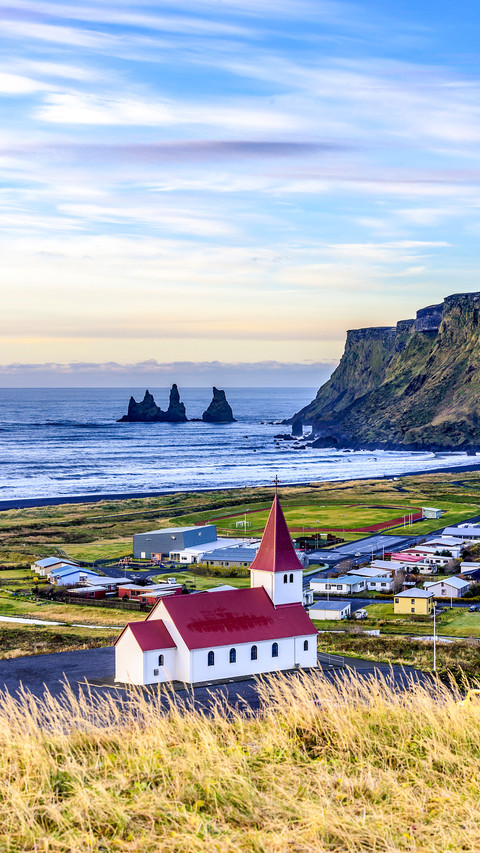 Church in Vik - Little Town in Southern Iceland screenshot