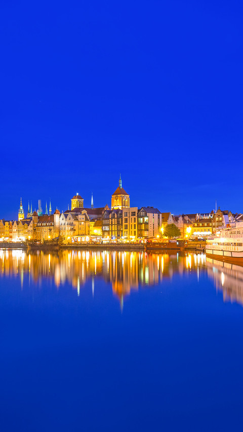 The old town in Gdansk over Motlawa river at dusk screenshot