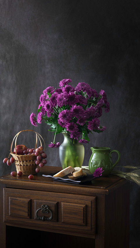 Purple flowers and grapes still life screenshot