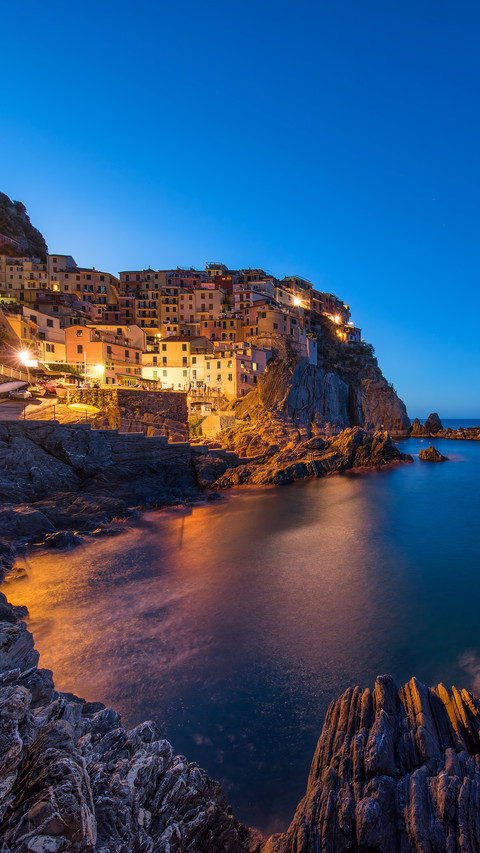 Manarola at night, Cinque Terre, Italy screenshot