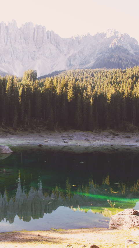 The morning light of the Alps reflects on the lake screenshot