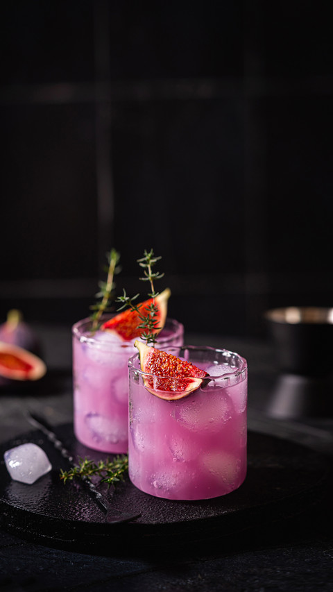 Purple Fig Cocktail with Ice and Thyme screenshot