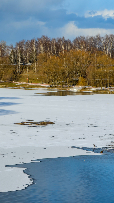The spring snow has not yet melted screenshot