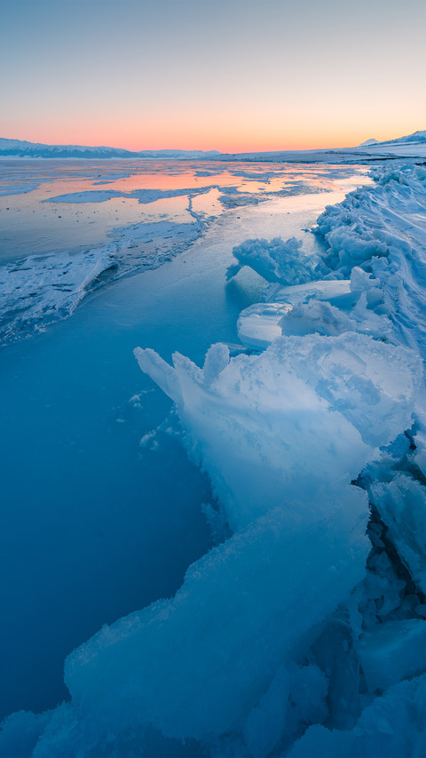 The ice lake scenery in winter screenshot