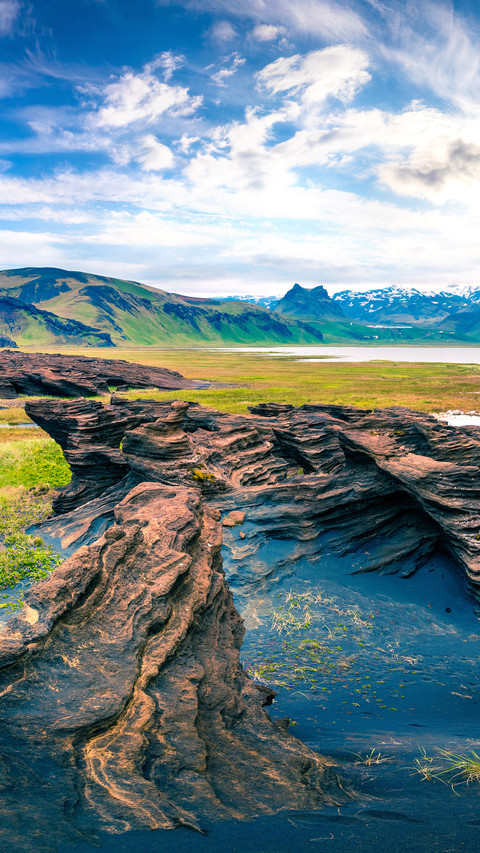 Impressive icelandic landscape on the south coast of Iceland screenshot