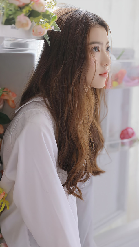 Gazing Girl ©White Rabbit Candy Photo Gallery screenshot