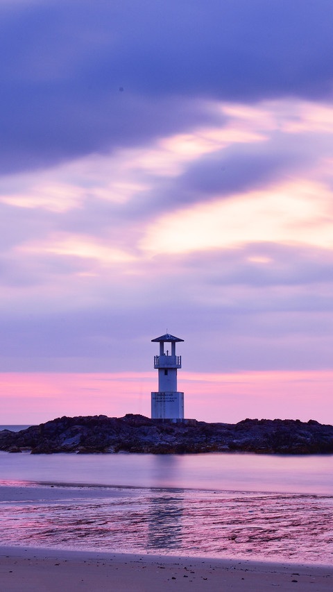 Sunset near by lighthouse screenshot