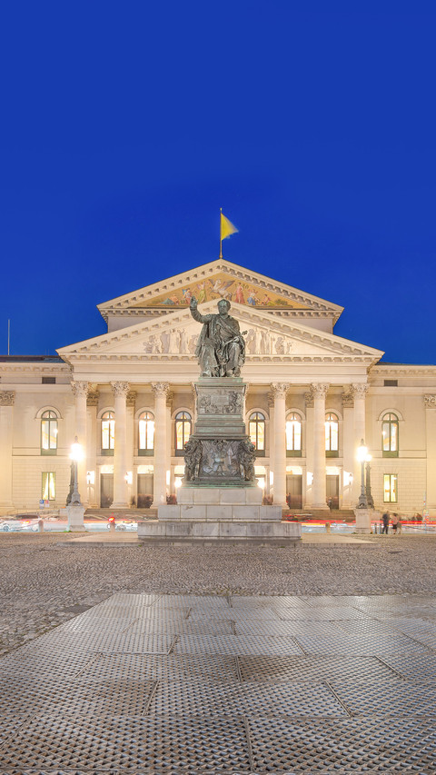 The National Theater of Munich at night screenshot
