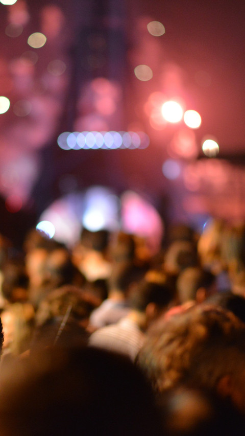 people-eiffel-tower-lights-night screenshot