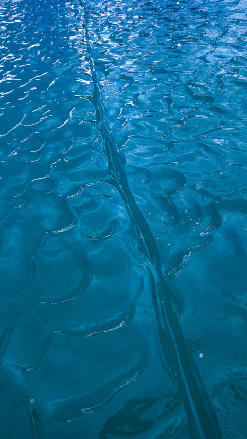 Frozen lake surface screenshot